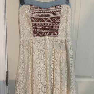 Flying Tomato Juniors Sleeveless Off White Lace Mini Dress With Denim Trim Sz L